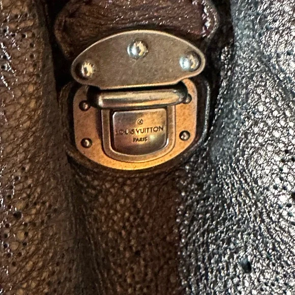 Extra Large Louis Vuitton Mahina bronze Leather Shoulder Bag - Picture 10 of 16